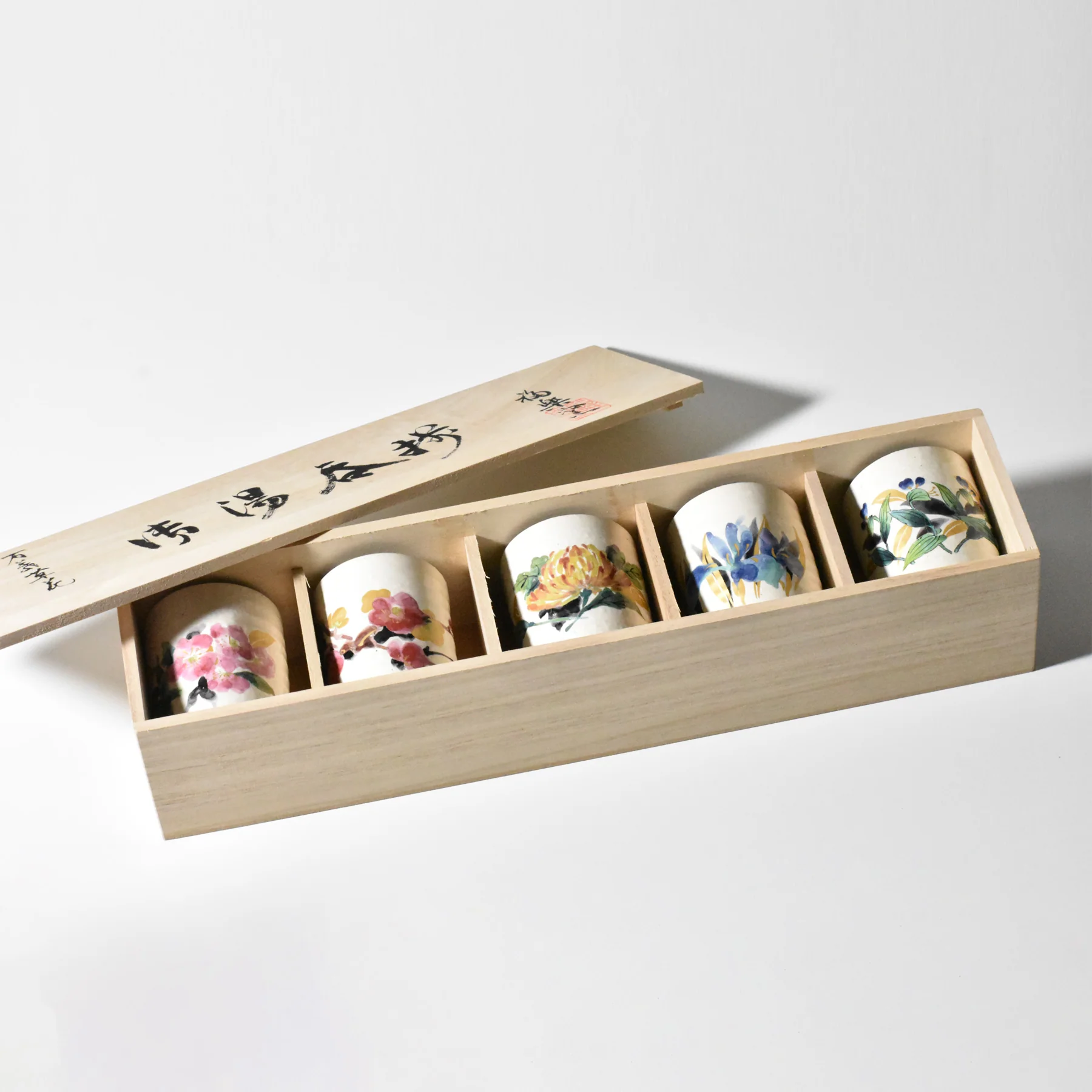 Manyo Wildflower (万葉草花) Yunomi Teacup Set – Authentic Japanese Tea Cups - Image 3